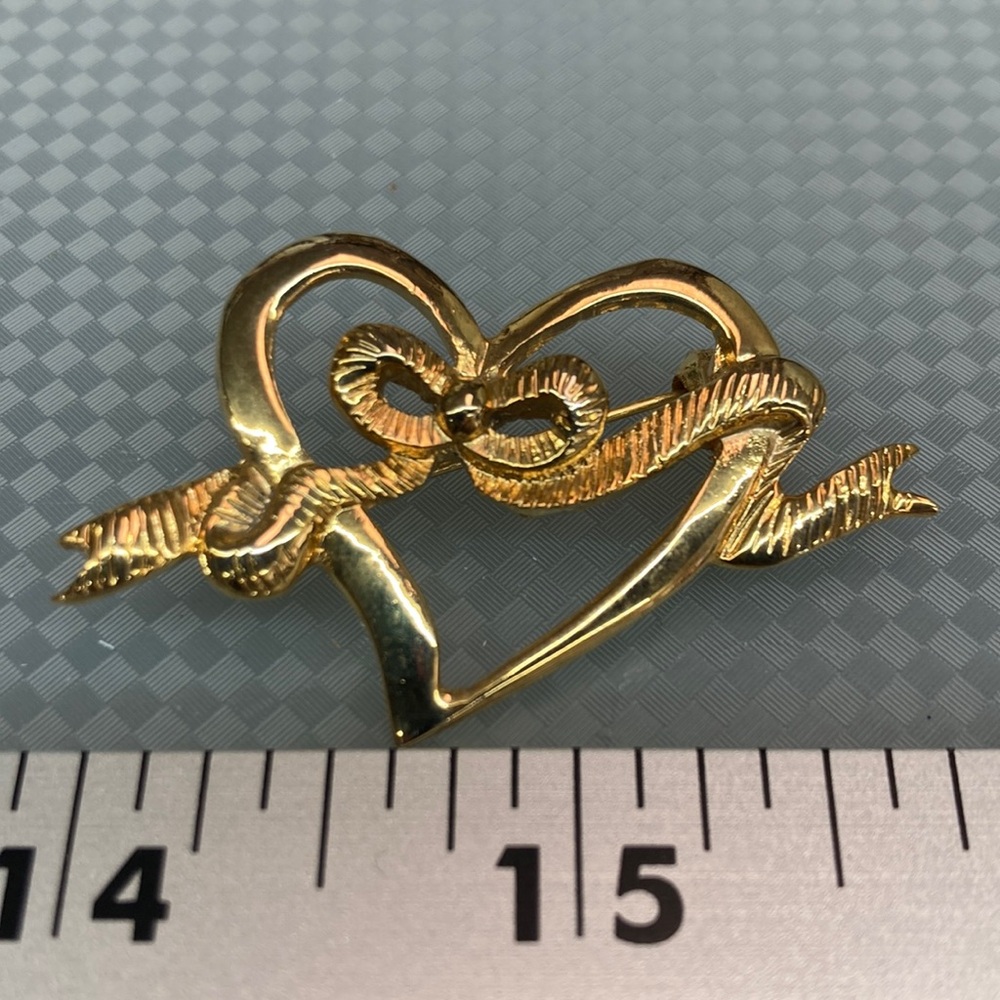 Steinmetz (SFJ) Gold Heart with Bow Brooch